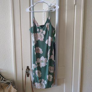 Bebe XL Green Floral Dress